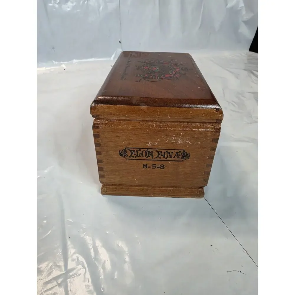 Flora Fina Wooden Cigar Box 8-5-8 Imported Dominican Republic A Fuente Handmade